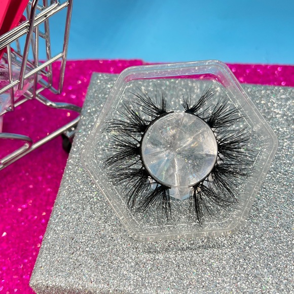 Eyelashes - Picture 2 of 5